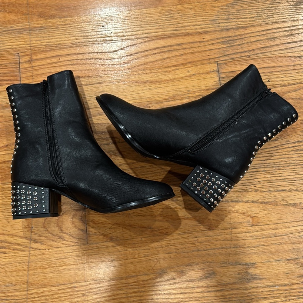 Chase & Chloe Studded Ankle Boots 8.5